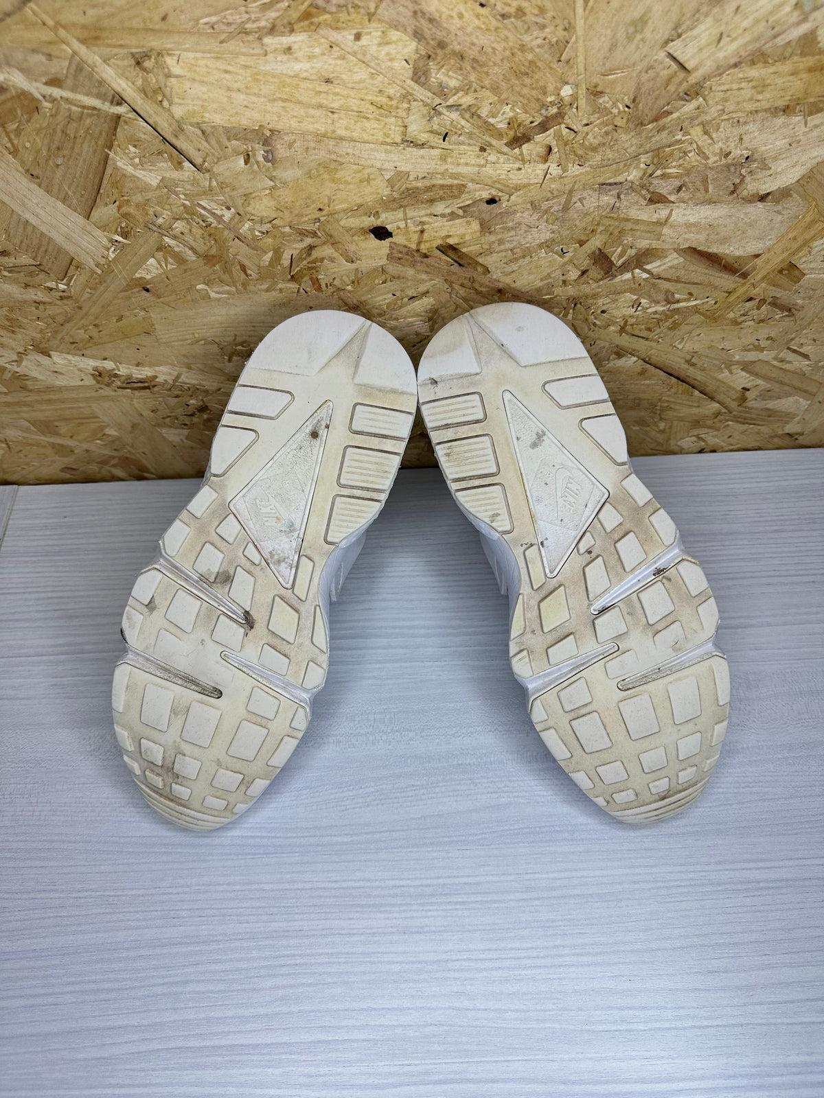 Nike Air Huarache White Cream - UK 6