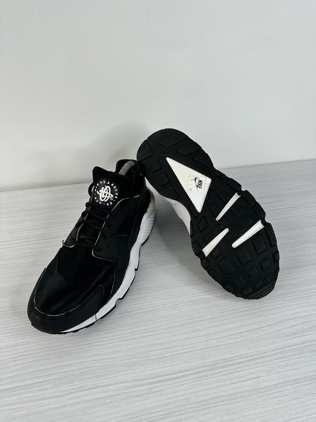 Nike Air Huarache Black White - UK 6.5